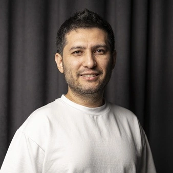 Рустам Хамдамов